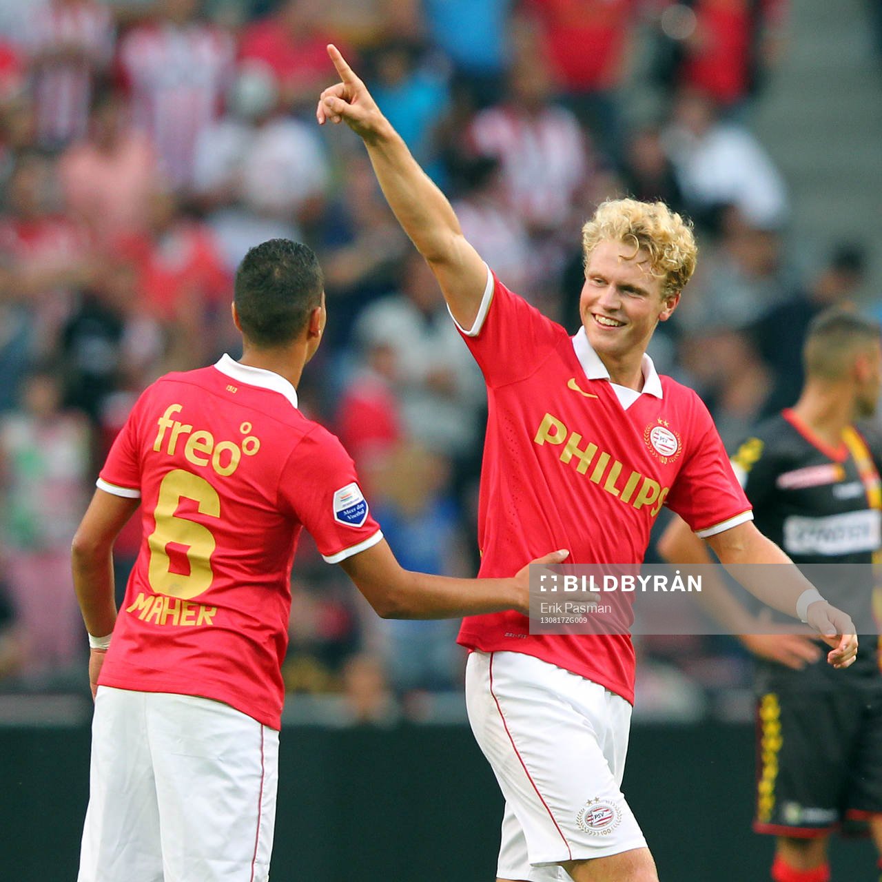 EINDHOVEN - PSV - Go Ahead Eagles, Eredivisie, voetbal, seizoen 2013-2014, Philips Stadion, 17-08-2013, PSV-speler Oscar Hiljemark (r) viert zijn treffer met PSV-speler Adam Maher (l)