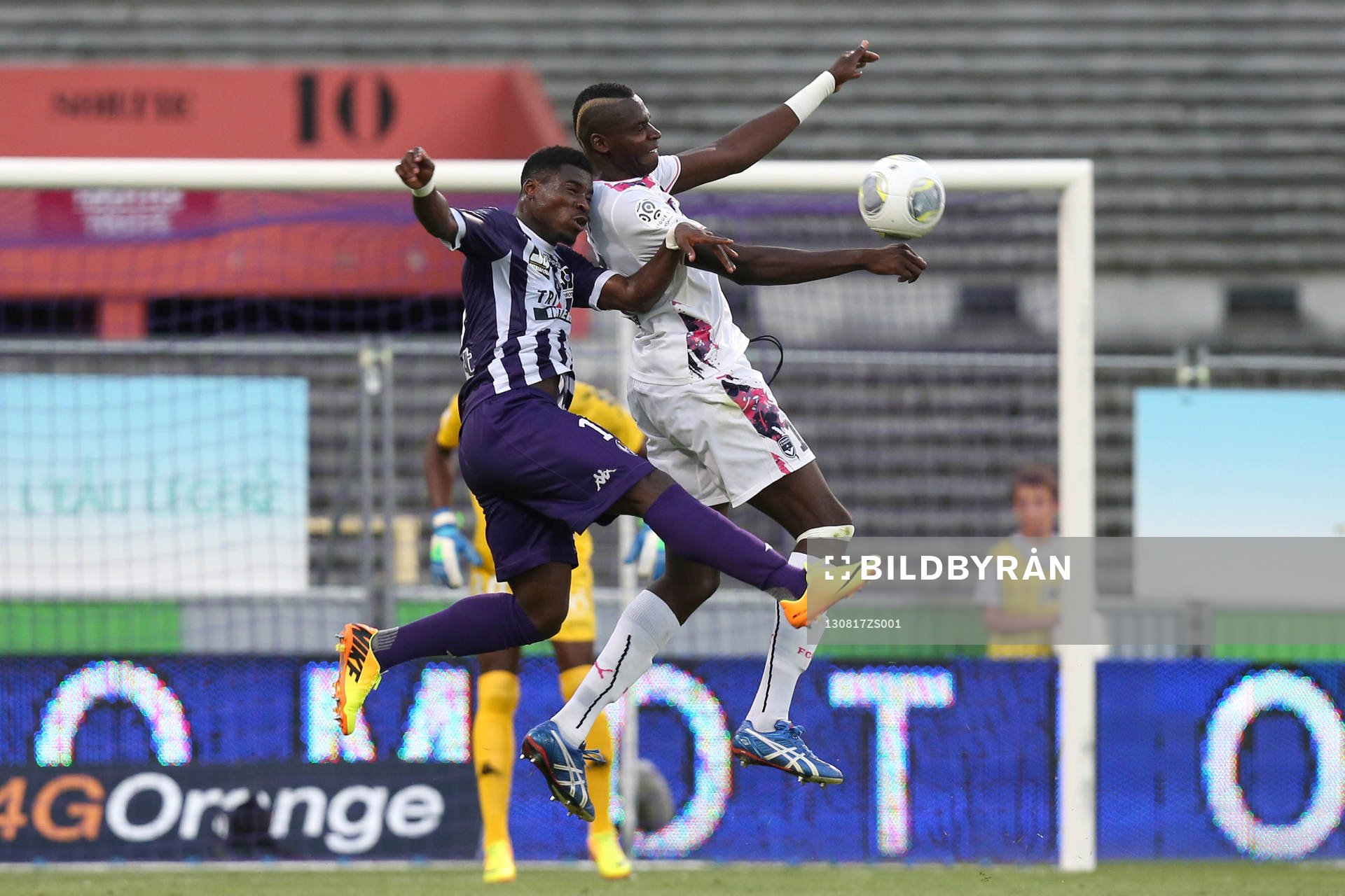  Fotboll, Franska ligan, Toulouse - Bordeaux: Cheick Diabate / Serge Aurier - 17.08.2013 - Toulouse / Bordeaux - 2 eme journee de Ligue 1 -