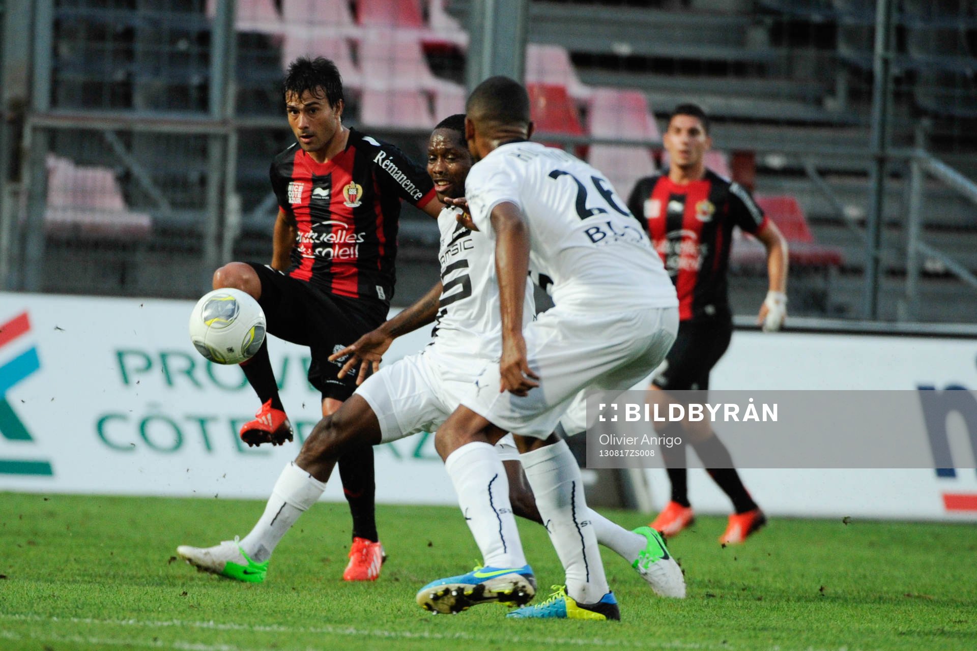  Fotboll, Franska ligan, Nice - Rennes: Dario Cvitanich / Kevin Theophile Catherine - 17.08.2013 - Nice / Rennes - 2 eme journee de Ligue 1 -