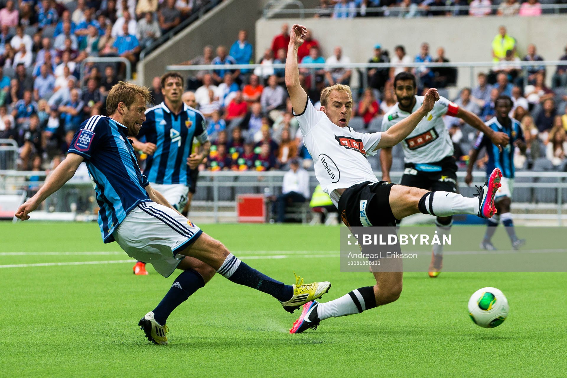 Djurgårdens Peter Nymann Mikkelsen med skott