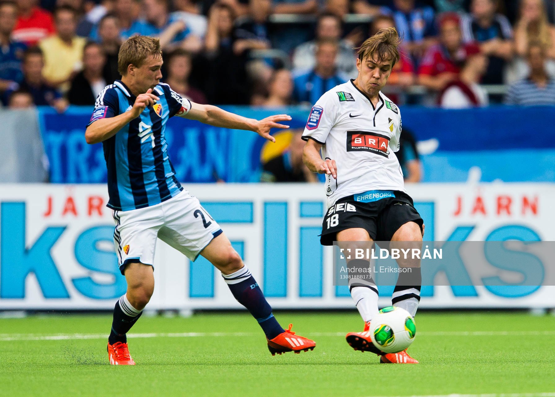 Djurgårdens Simon Tibbling och Häckens Mika Ojala