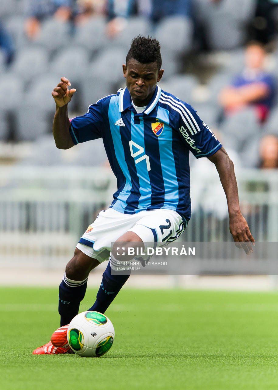Djurgårdens Godsway Donyoh med bollen