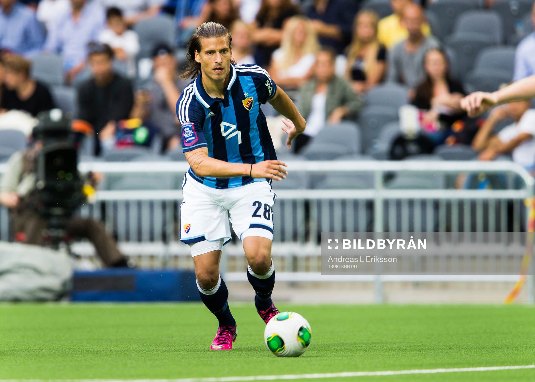 Djurgårdens Aleksandar Prijovic med bollen
