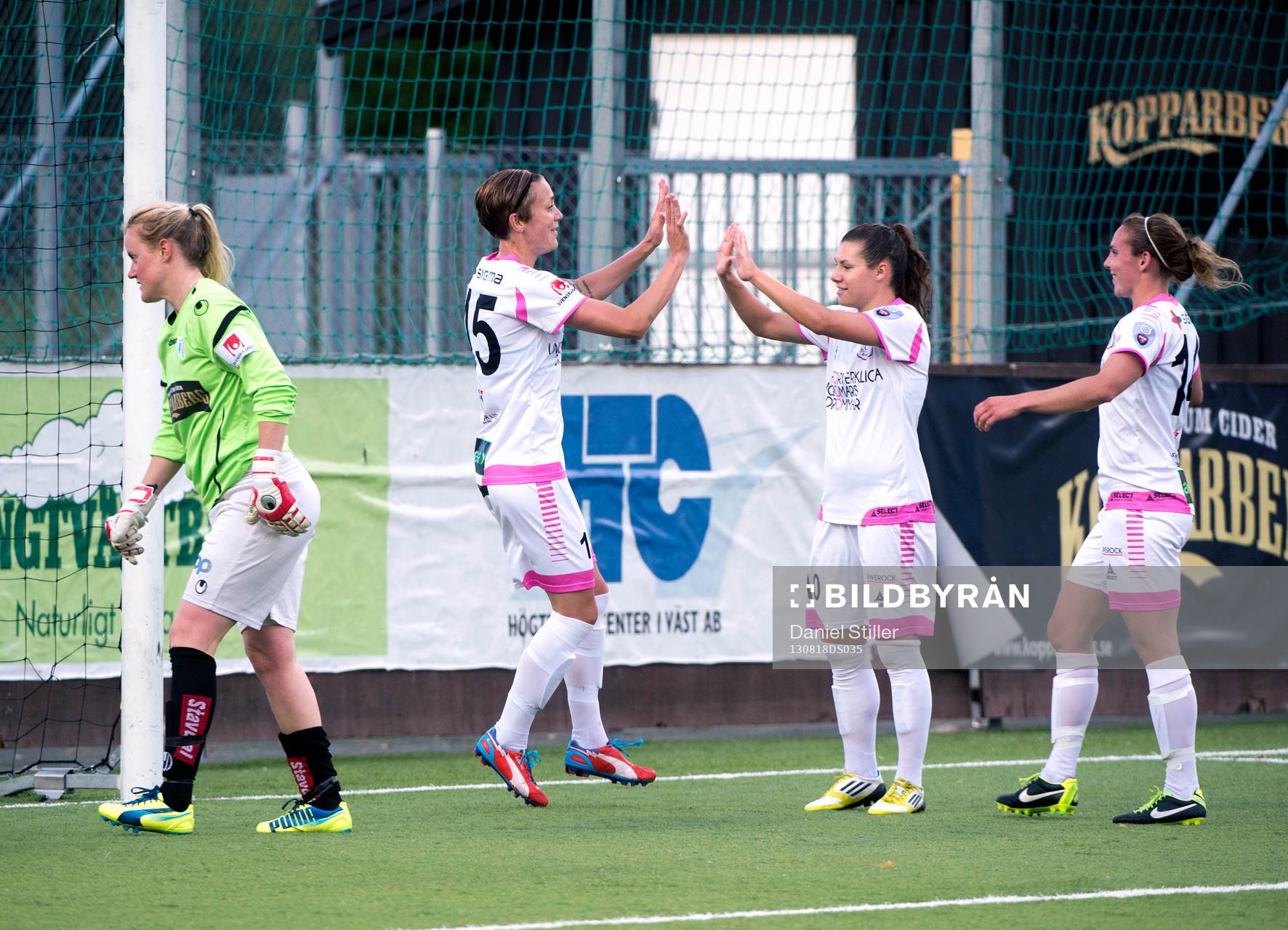 Malmös Therese Sjögran gör 4-0 och malmö jublar medan