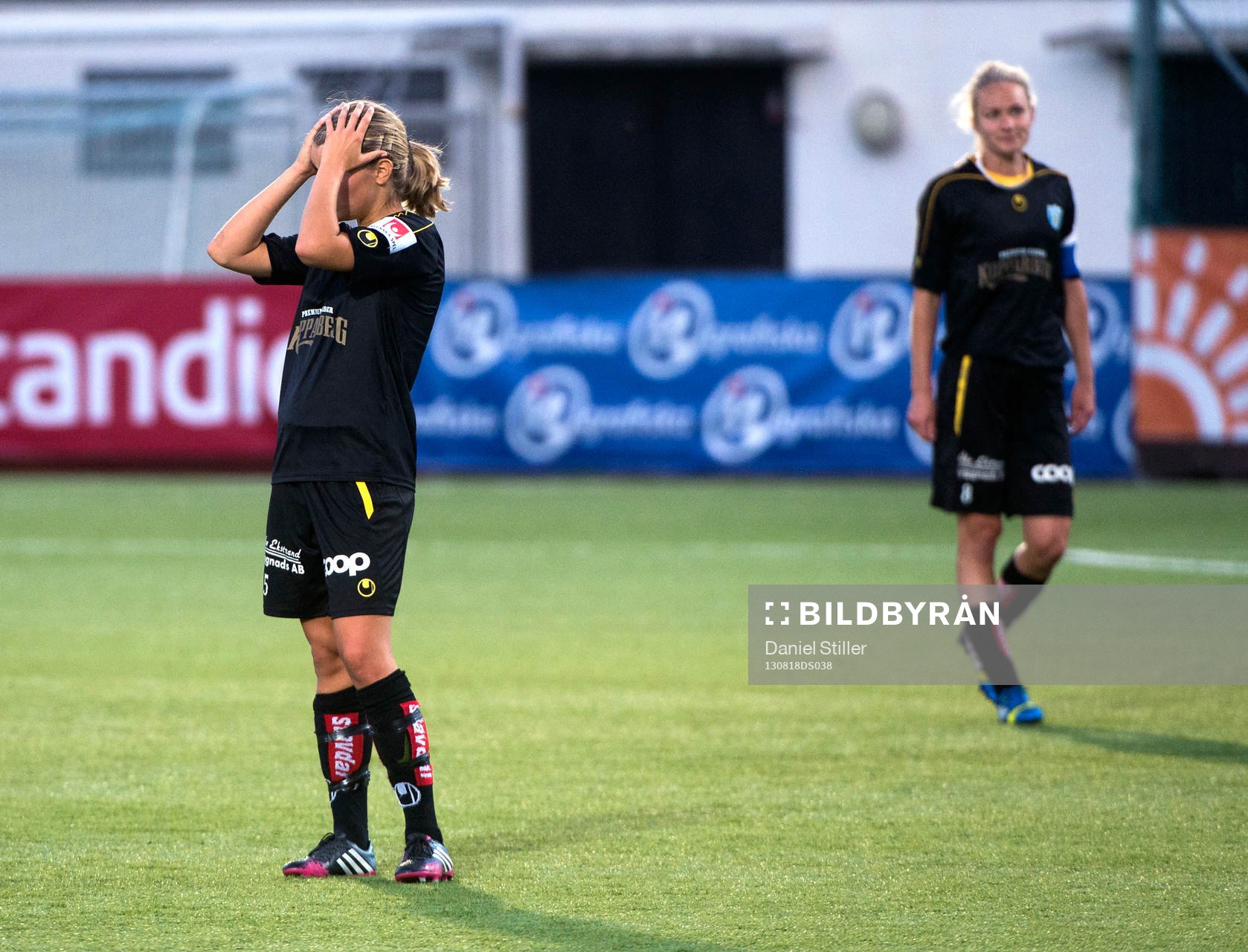 Göteborgs Andrine Hegerberg och Stina Segerström deppar