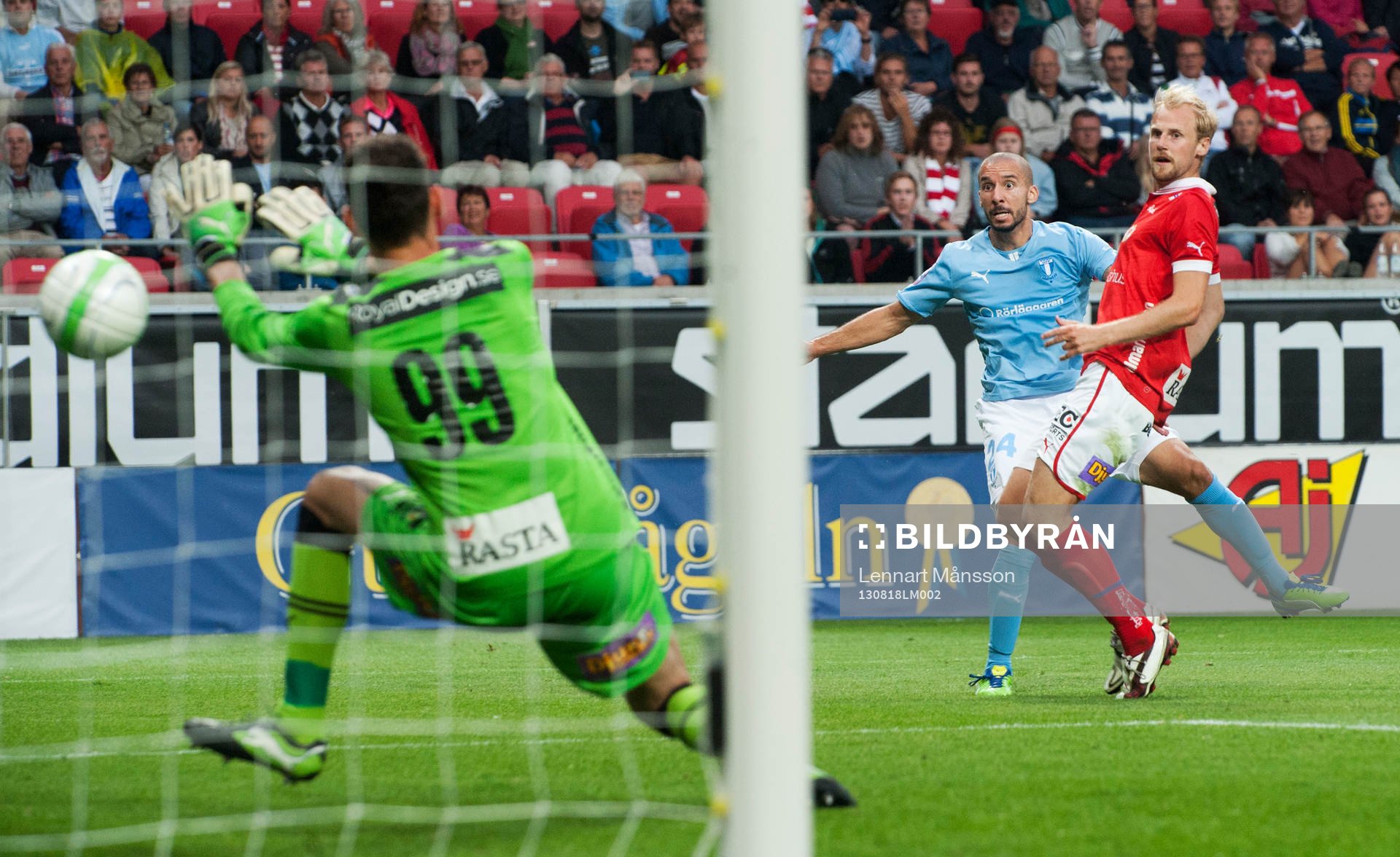0-4, Guillermo Molins, Malmö, skjuter kanonhårt förbi