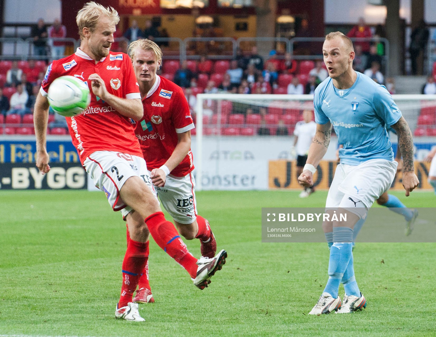 0-2 Magnus Eriksson, Malmö, lobbar över Etrit Berisha,