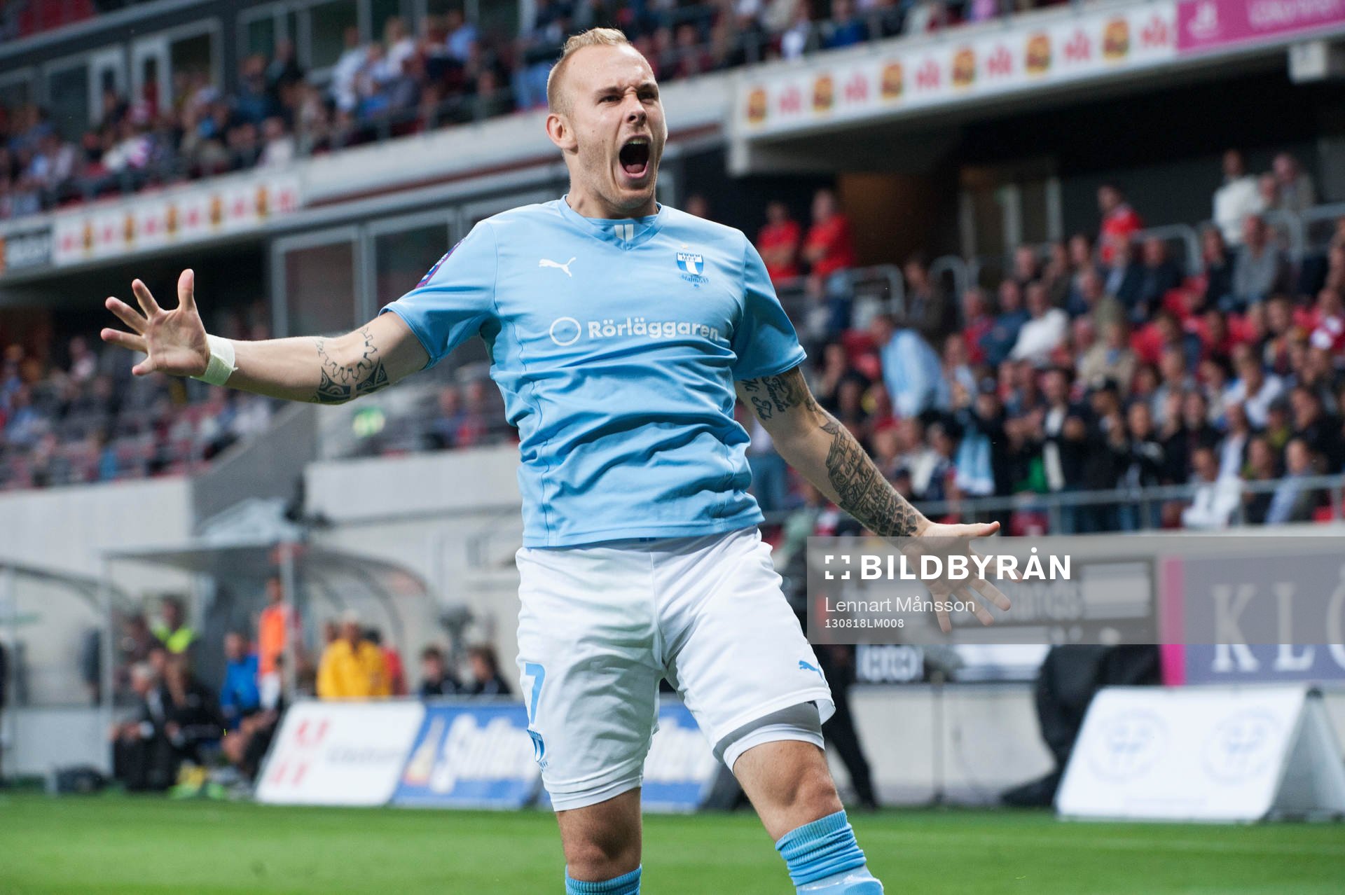 0-2 Magnus Eriksson, Malmö, lobbar över Etrit Berisha,