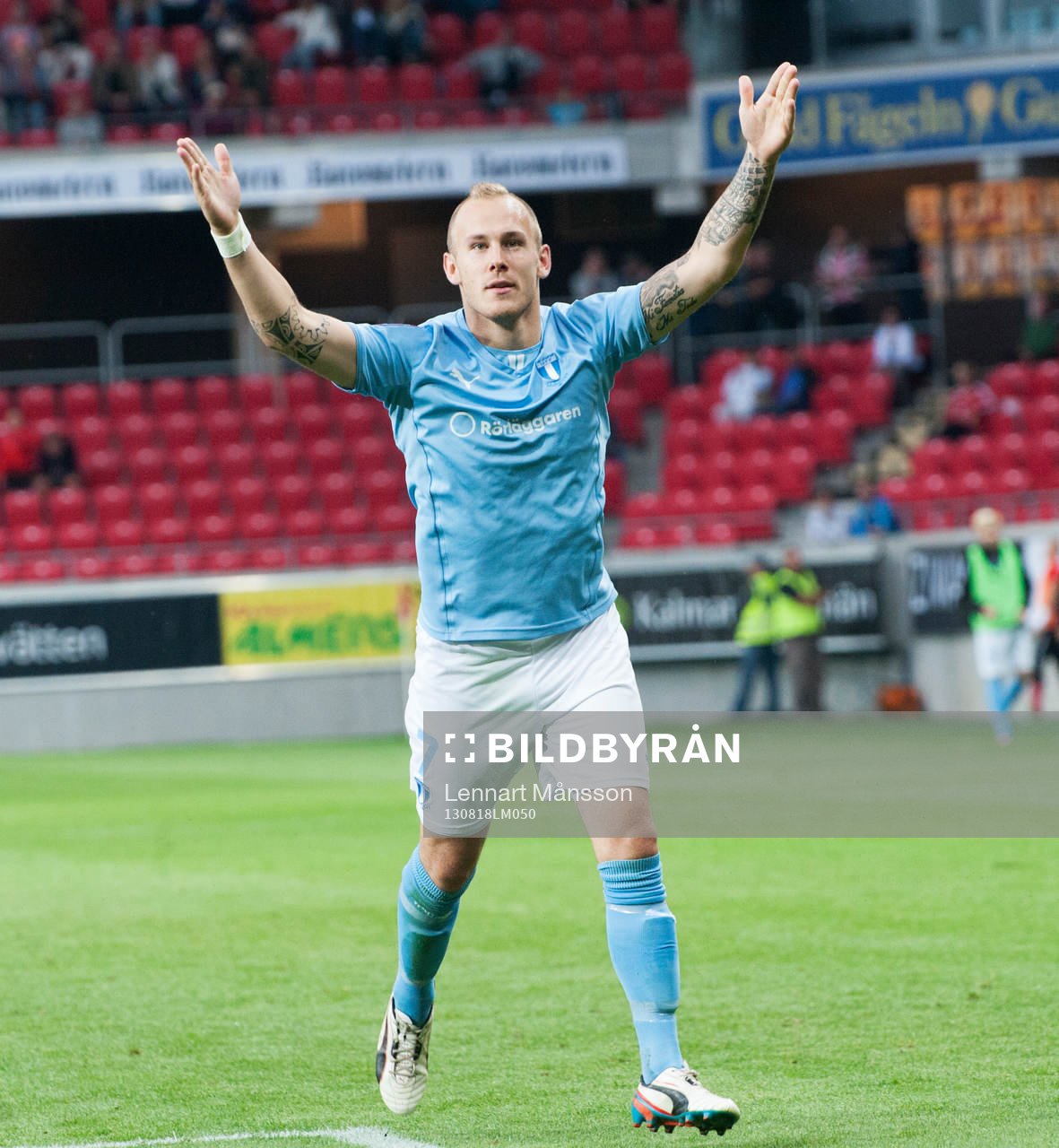 0-2 Magnus Eriksson, Malmö, lobbar över Etrit Berisha,
