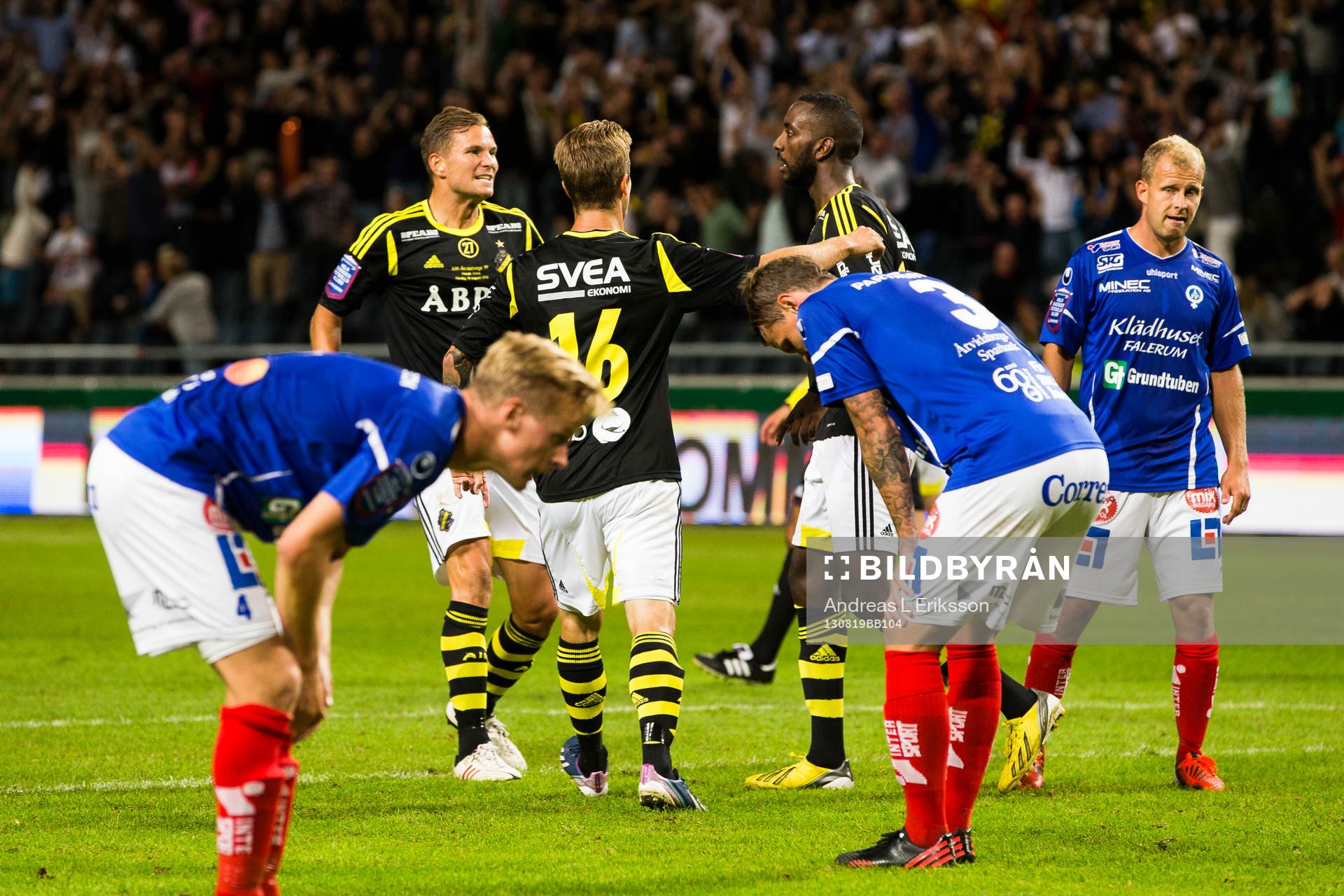 AIKs Henok Goitom (m) gör 3-2 och jublar
