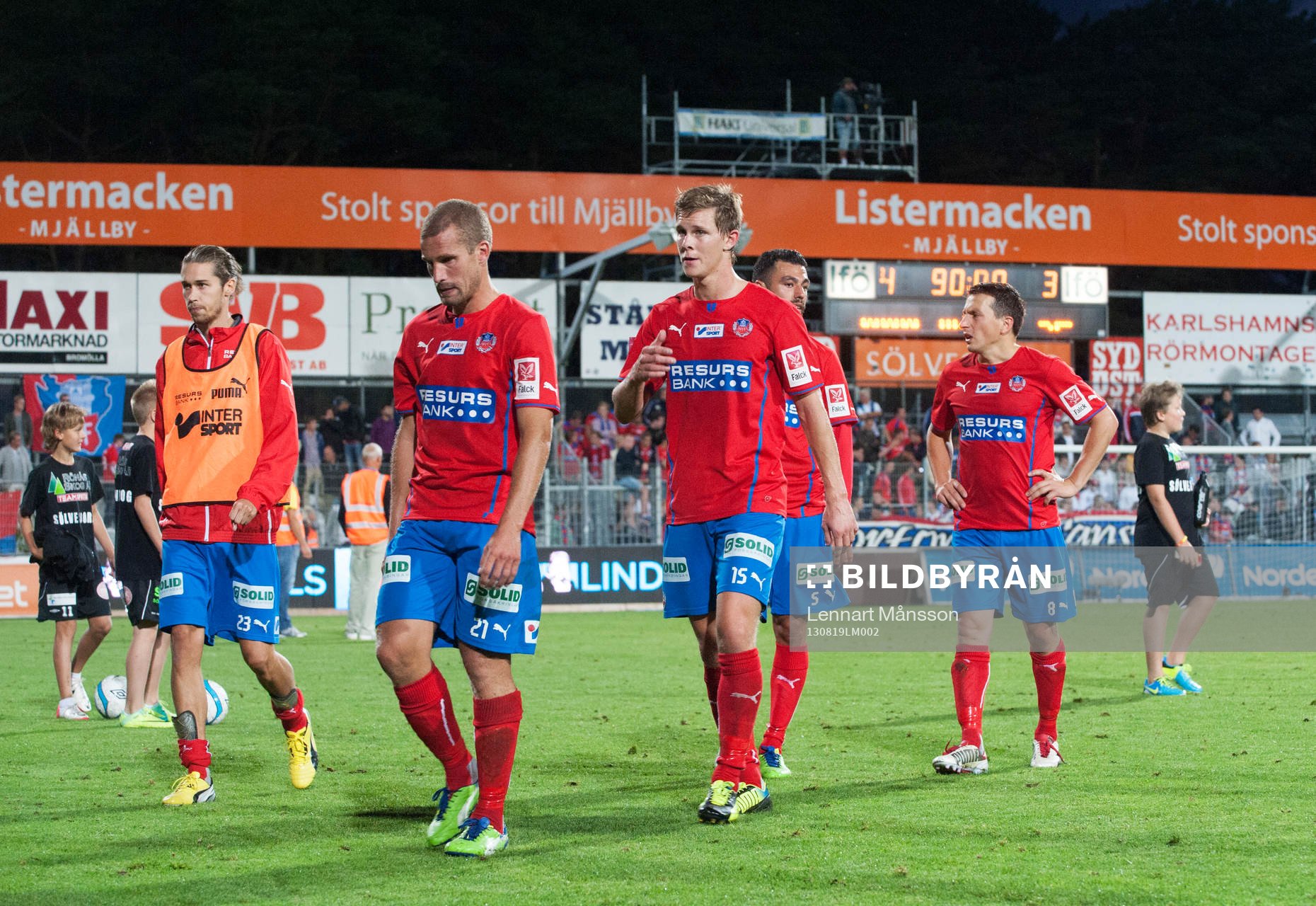 Fotboll, allsvenskan, Mjällby - Helsingborg: Helsingborgs spelare lämnar Strandvallen efter förlusten i den allsvenska matchen mellan Mjällby och Helsingborg.