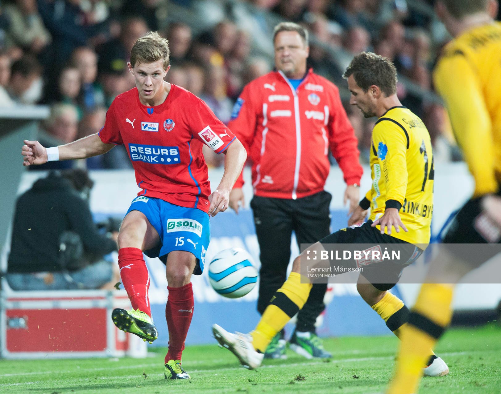 Roar Hansen, tränare, Helsingborg kollar in en duell
