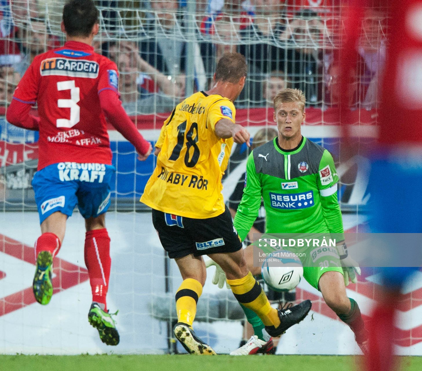 Fotboll, allsvenskan, Mjällby - Helsingborg: Ännu ett friläge för 2-målsskytten Pär Ericsson, Mjällby, i den allsvenska matchen mellan Mjällby och Helsingborg.