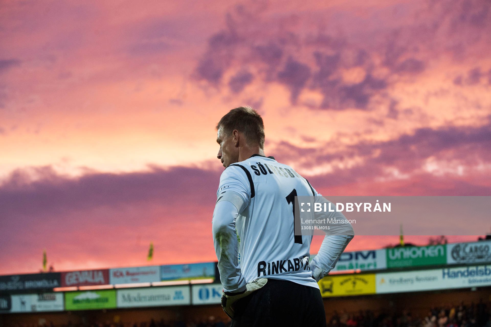 Fotboll, allsvenskan, Mjällby - Helsingborg: Mattias Asper, Mjällby, i den allsvenska matchen mellan Mjällby och Helsingborg. Himmel, moln, kvällsljus