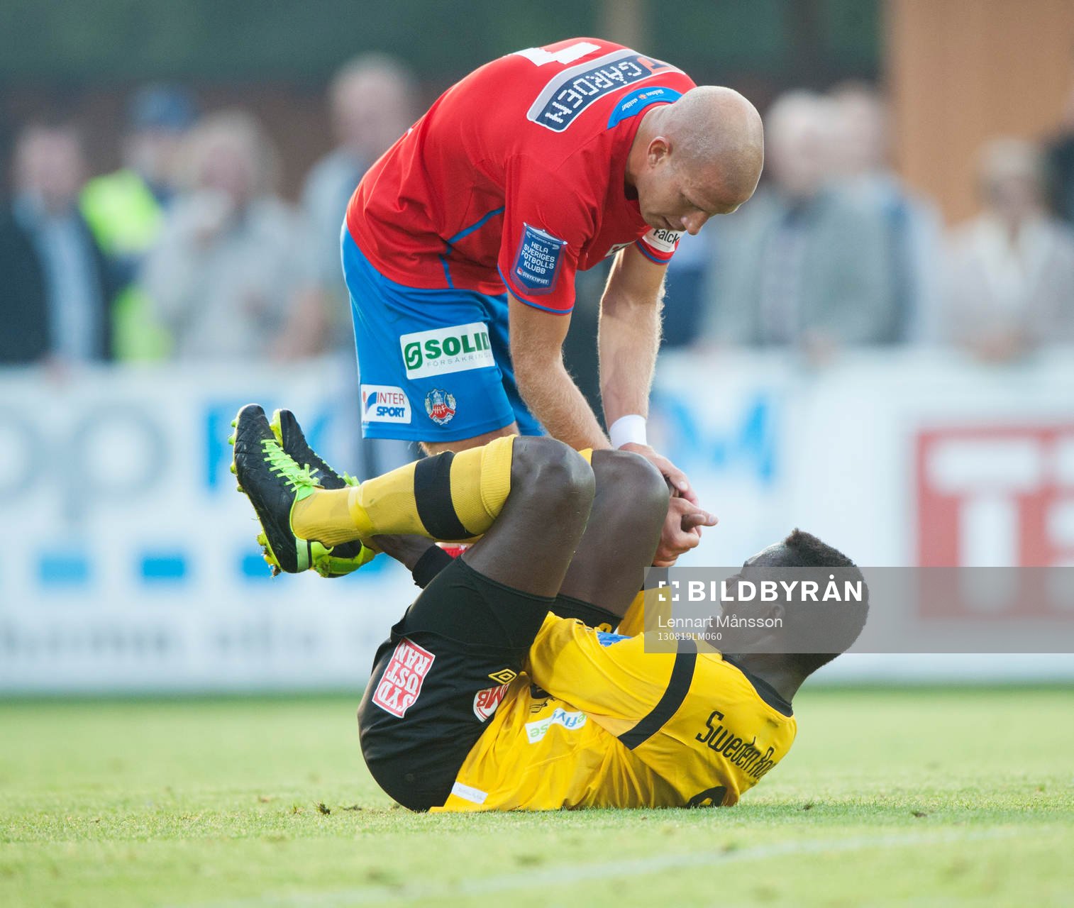 Fair play, Mattias Lindström, Helsingborg, hjälper Gbenga