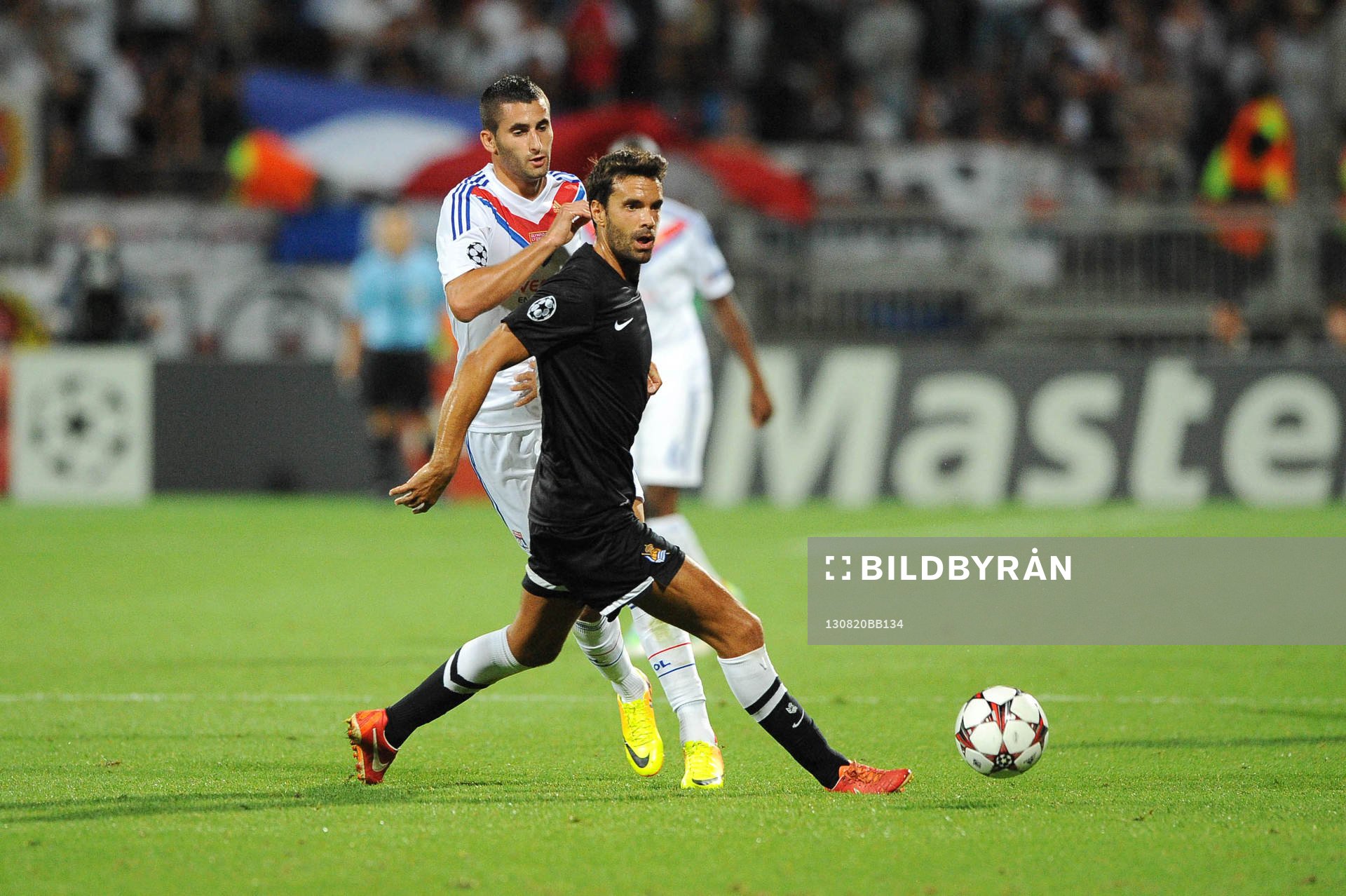 Fotboll, Kval till Champions League, Olympique Lyon - Real Sociedad: Maxime GONALONS / Xabier PRIETO - 20.08.2013 - Lyon / Real Sociedad - Ligue des Champions Play Off