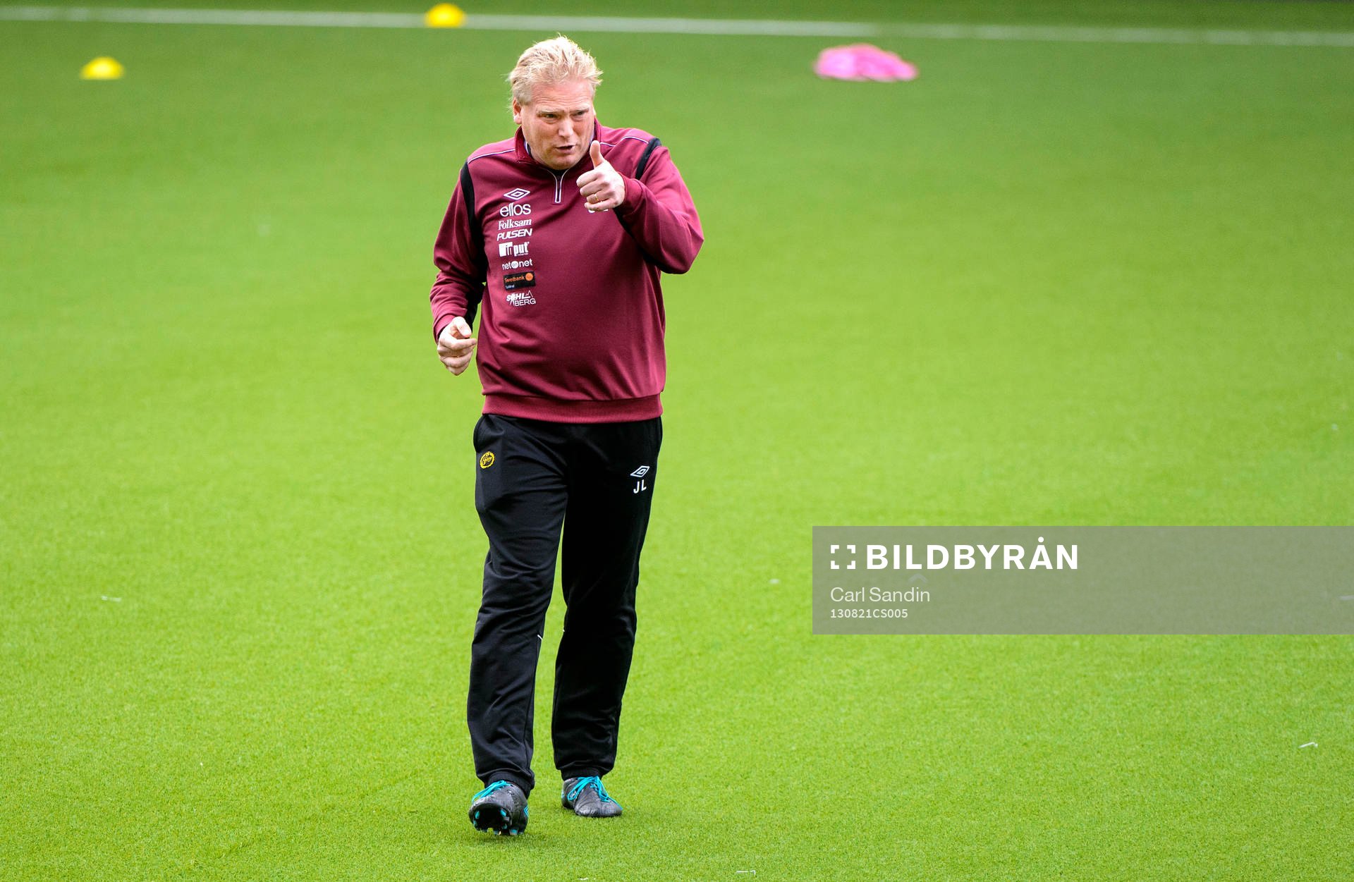 Elfsborgs tränare Jörgen Lennartsson gör tummen upp