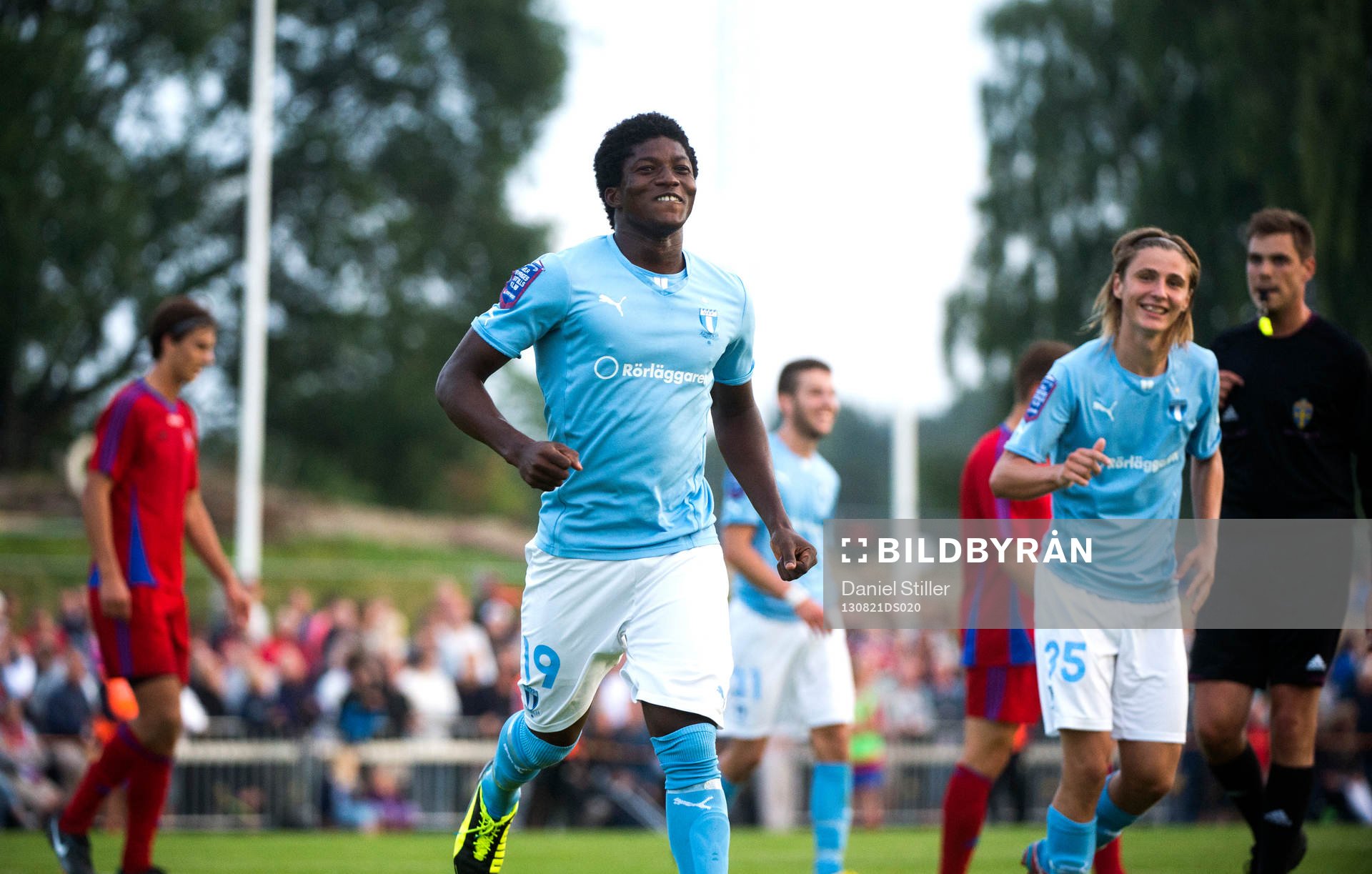 Malmös Benjamin Fadi gör 0-5 och jublar under matchen mellan Sävedalen och Malmö FF i Svenska Cupen i fotboll 21 augusti 2013 i Göteborg .
