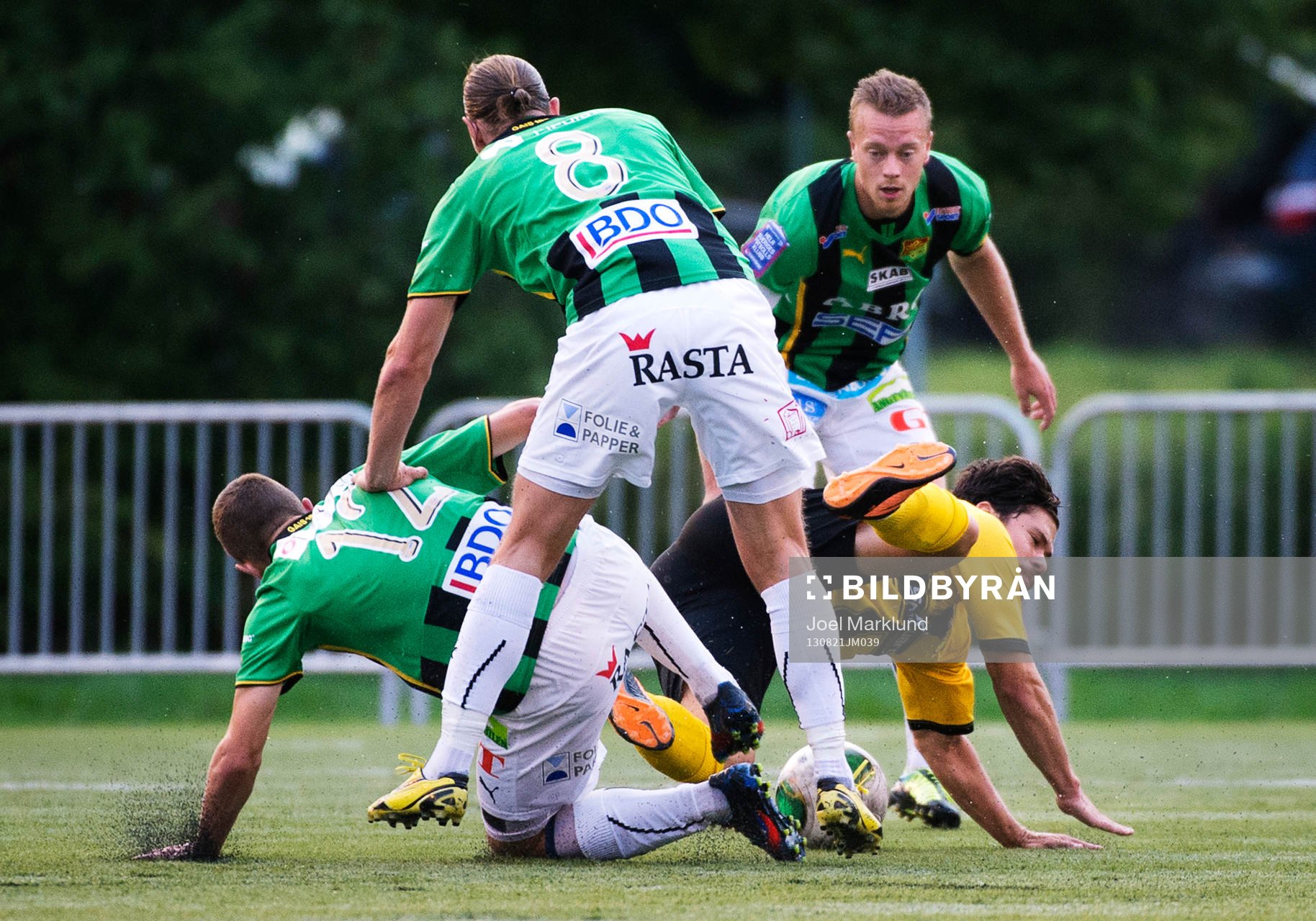 GAIS Adnan Maric och Richard Spong fäller Frejs Matias Ladezma under fotbollsmatchen i Svenska Cupen mellan Frej och GAIS den 21 augusti 2013 i Stockholm.