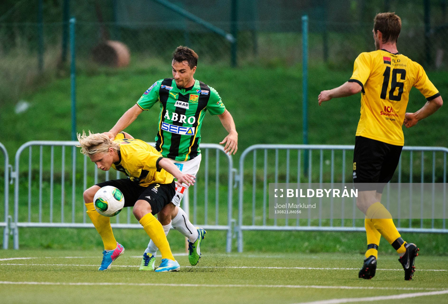 Frejs Simon Strand utmanas av GAIS Patrik Wallin