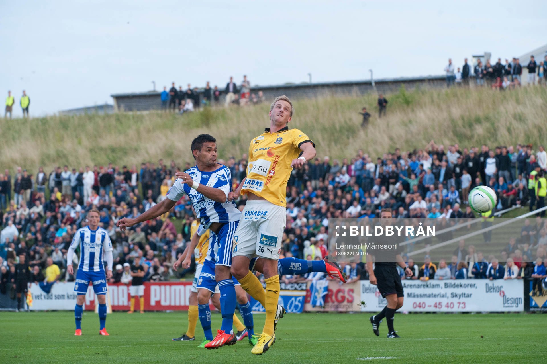 Härlig fotbollsmiljö, idyllisk idrottsplats. Naturliga