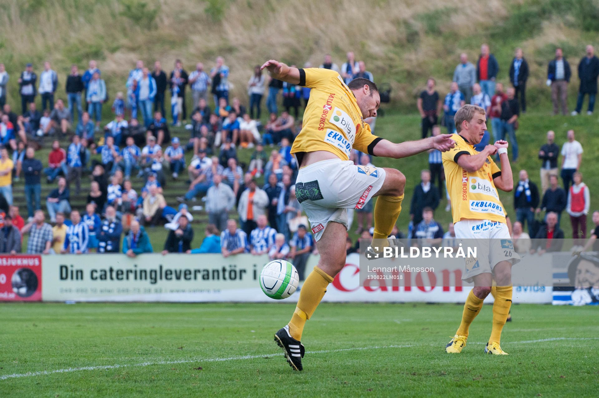 Härlig fotbollsmiljö, idyllisk idrottsplats. Naturliga