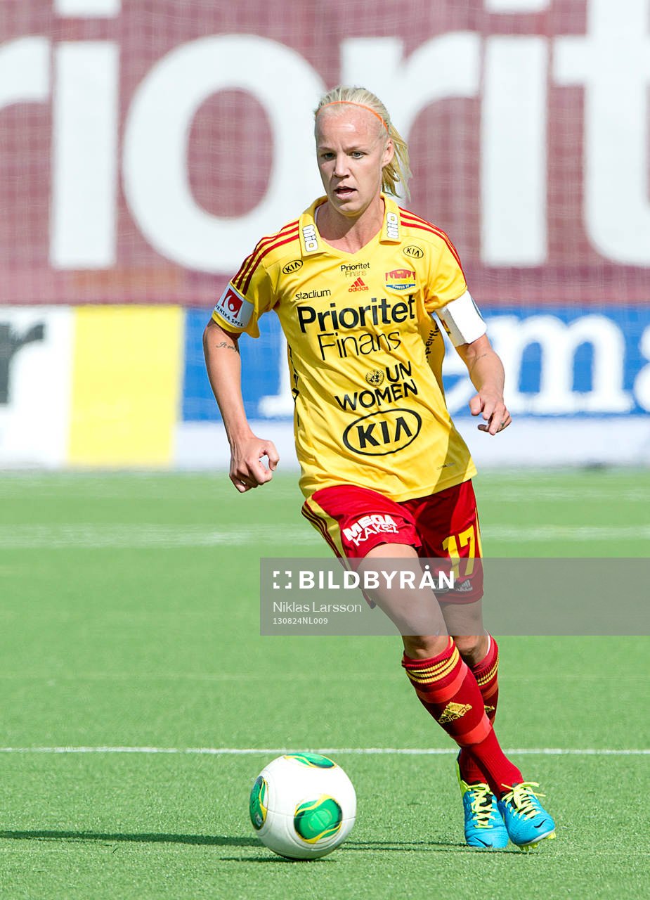 Caroline Seger, Tyresö under en fotbollsmatch i damallsvenskan mellan Tyresö och Jitex, den 24 augusti 2013 i Stockholm, Sverige. 