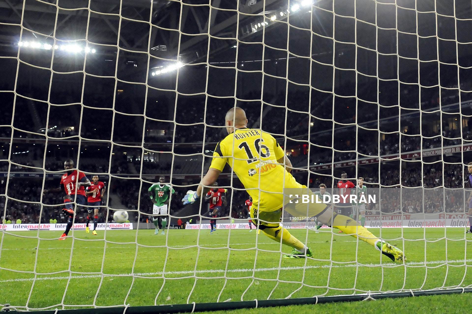 But de Salomon KALOU - Stephane RUFFIER - 25.08.2013 -
