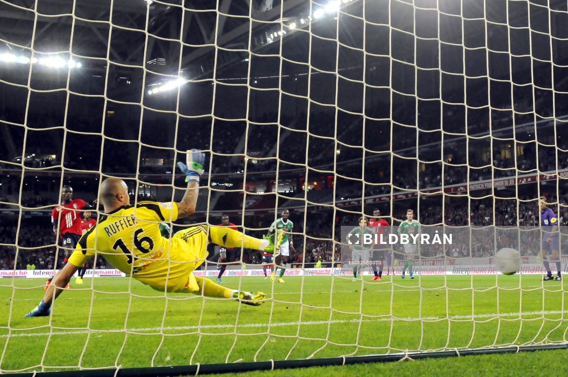 But de Salomon KALOU - Stephane RUFFIER - 25.08.2013 -