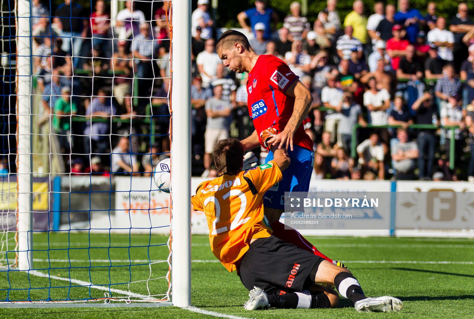 Helsingborgs Robin Simovic gör 1-2 bakom Gefles målvakt