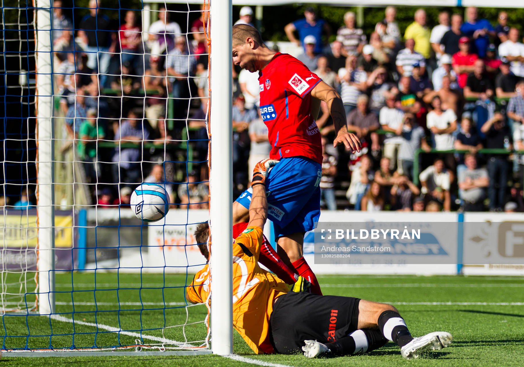 Helsingborgs Robin Simovic gör 1-2 bakom Gefles målvakt