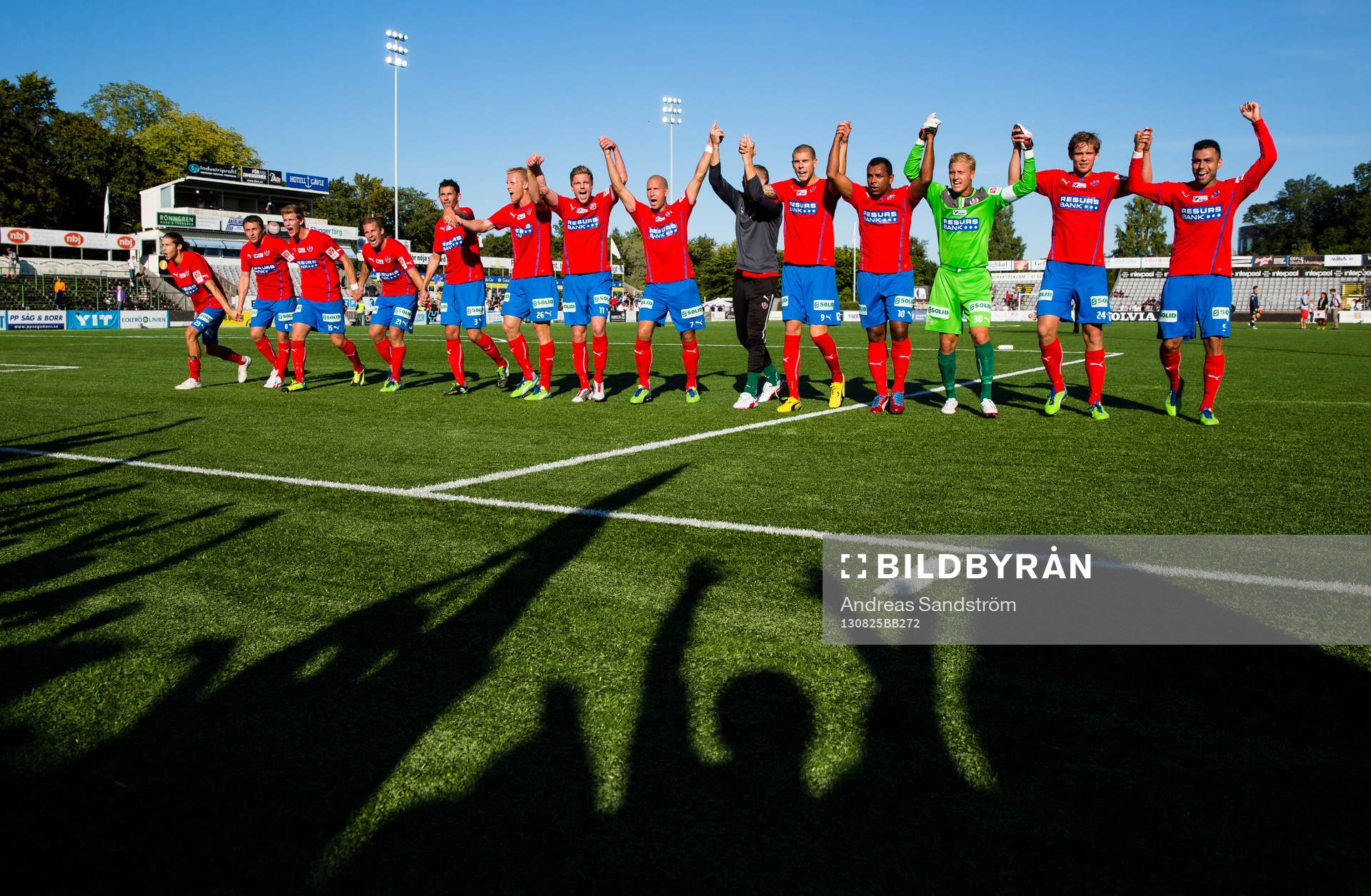 Helsingborgs spelare tackar supportrarna
