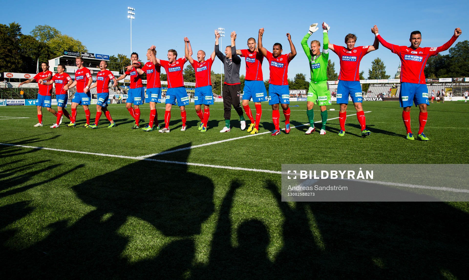 Helsingborgs spelare tackar supportrarna