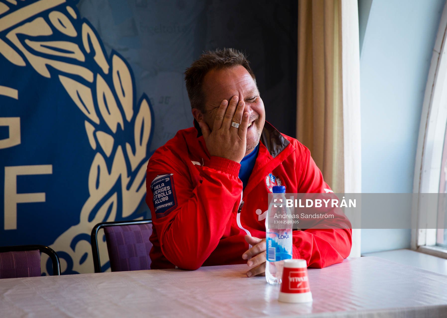 Helsingborgs tränare Roar Hansen ser glad ut