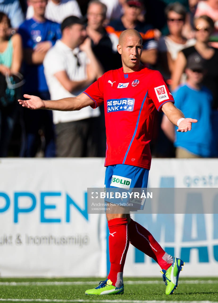 Helsingborgs Mattias Lindström reagerar