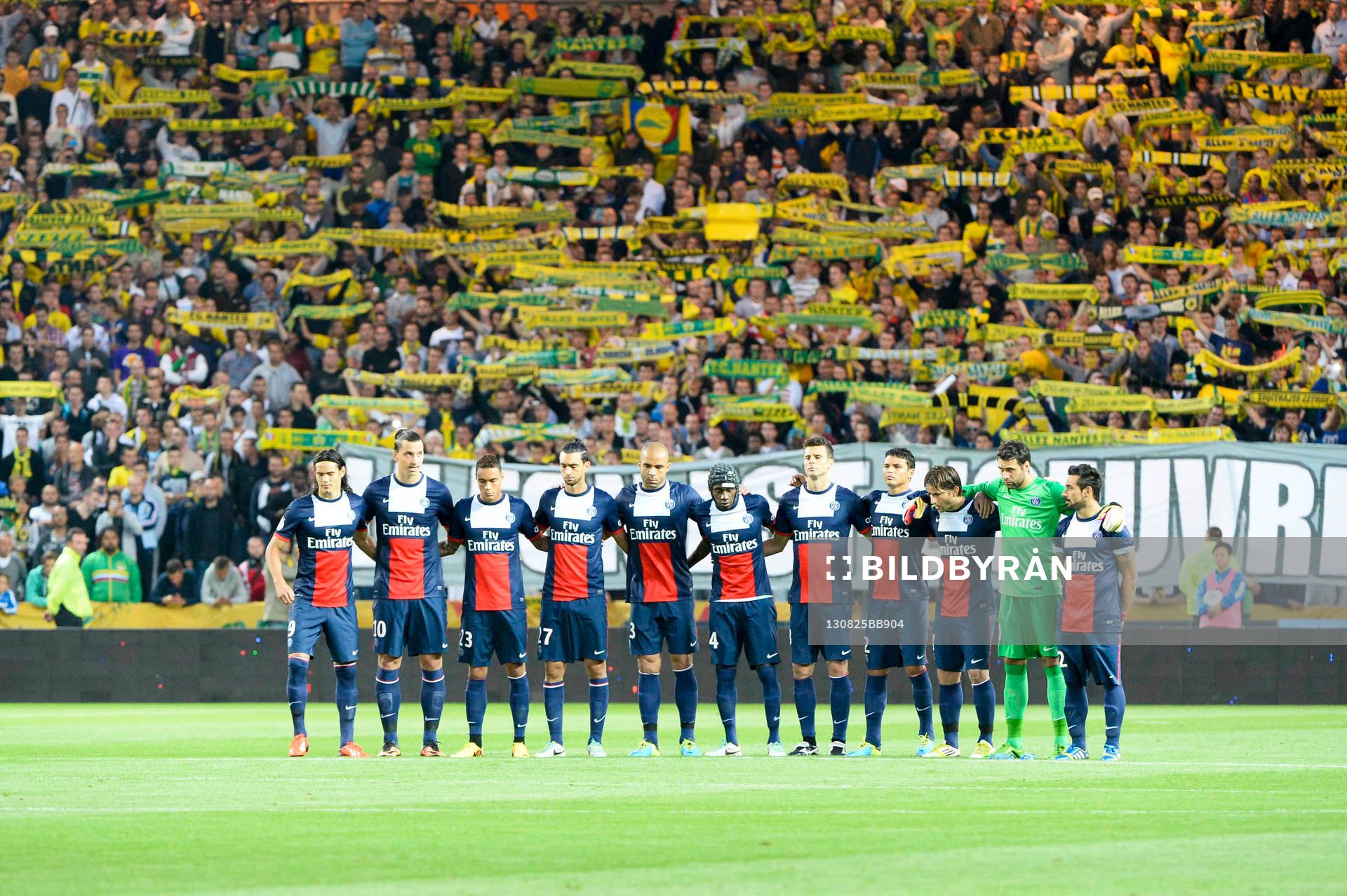 Equipe Paris Saint Germain (minute de silence) - 25.08.2013