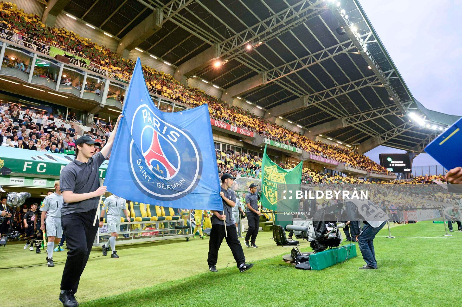Protocol LFP - Drapeaux Paris Saint Germain / Nantes -