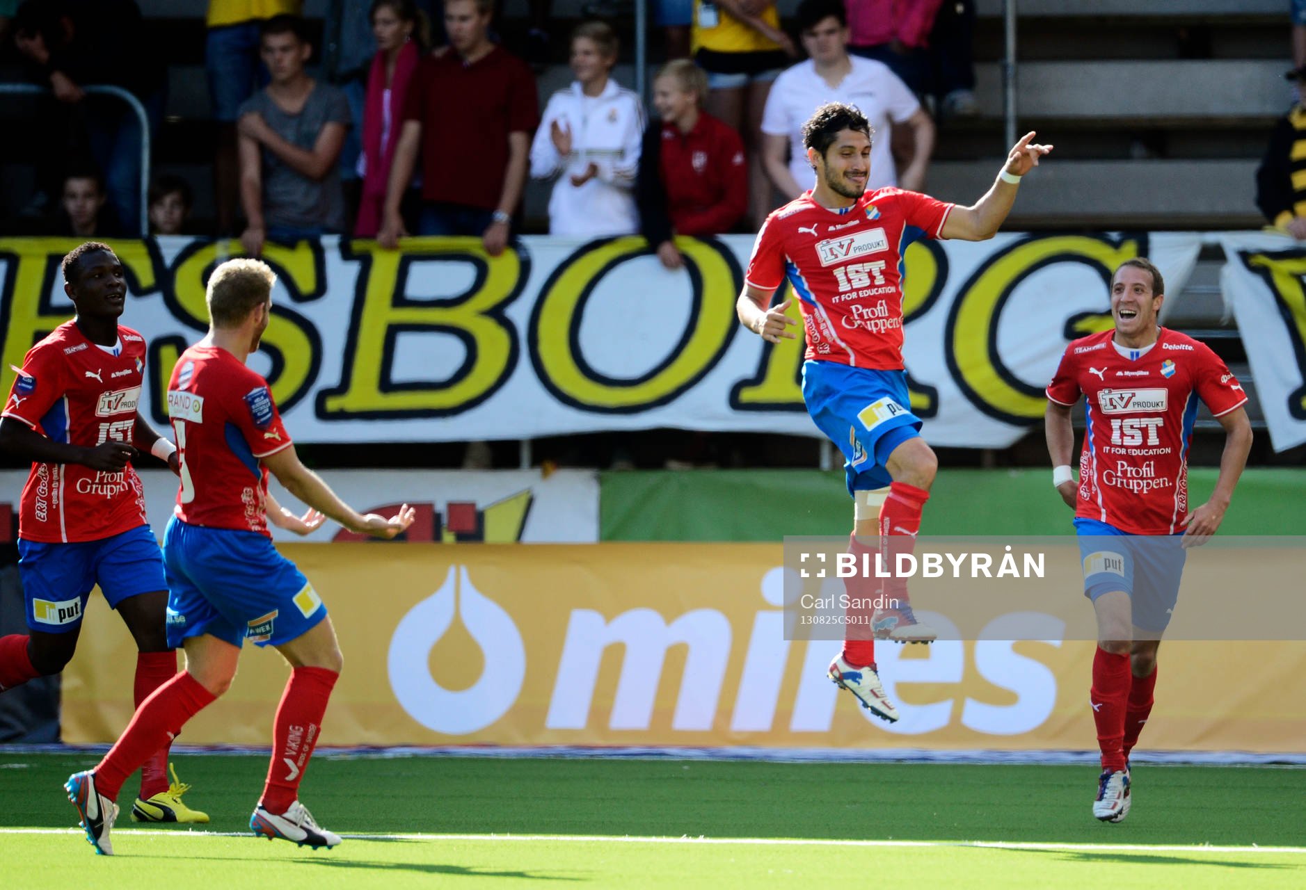 Östers Pablo Pinones Arce jublar efter 1-4 under fotbollsmatchen i Allsvenskan mellan Elfsborg och Öster 25 augusti 2013 i Borås.