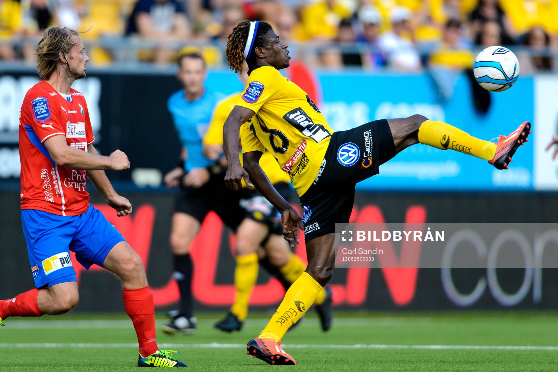 Elfsborgs Mohamed Bangura sträcker sig