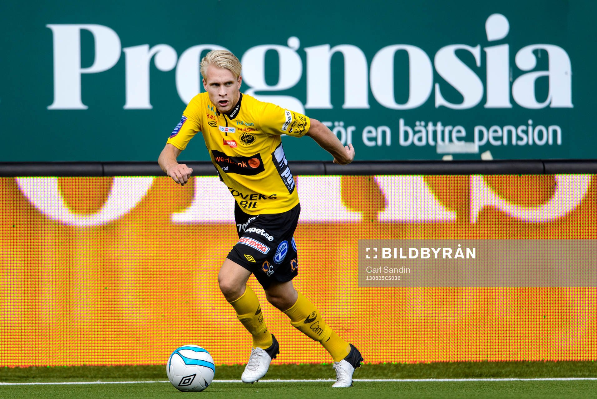 Elfsborgs Johan Larsson med bollen