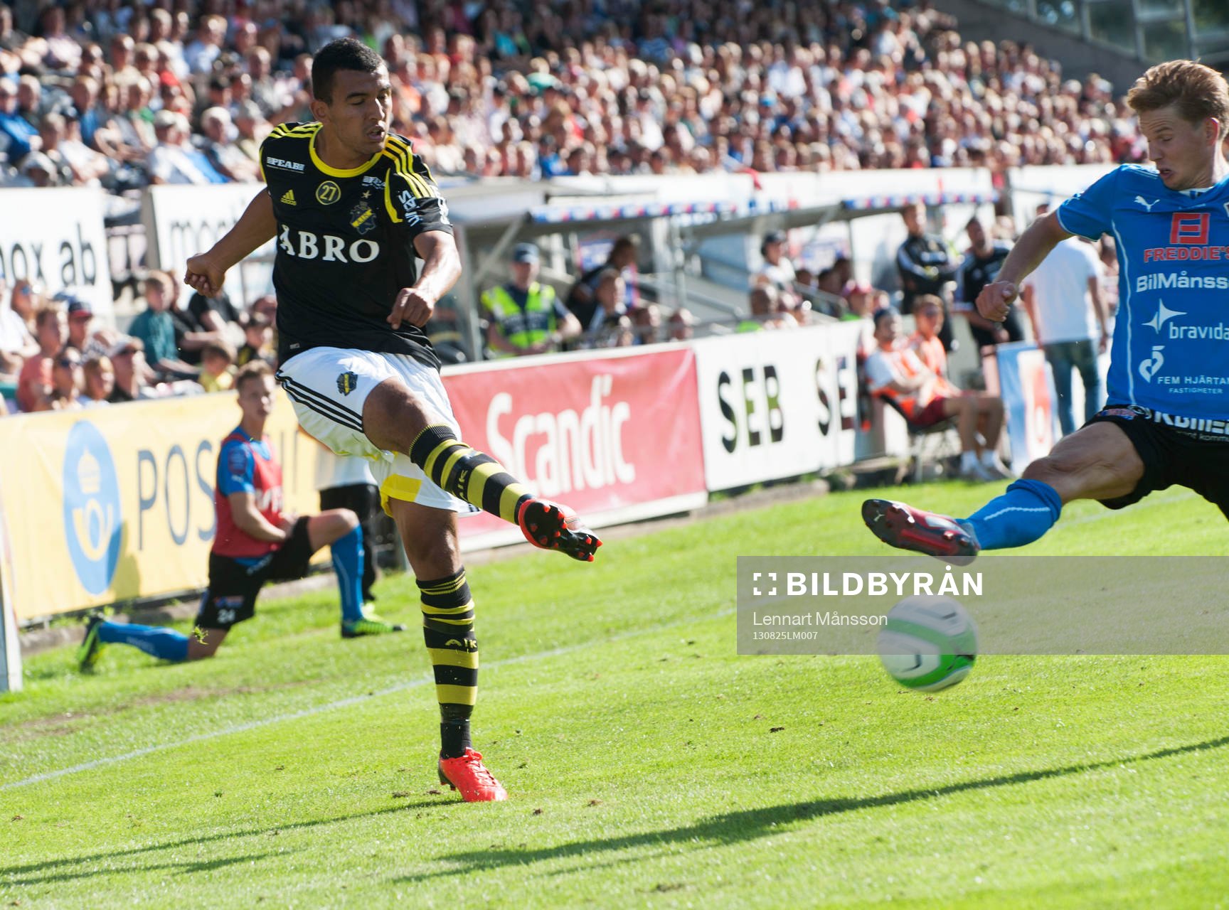 Fotboll, allsvenskan, Halmstad - AIK: Nabil Bahoui, AIK, i den allsvenska matchen mellan Halmstad och AIK.
