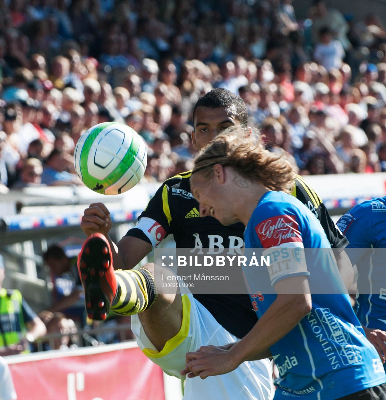 Nabil Bahoui, AIK, och Oliver Silverholt, Halmstad, i