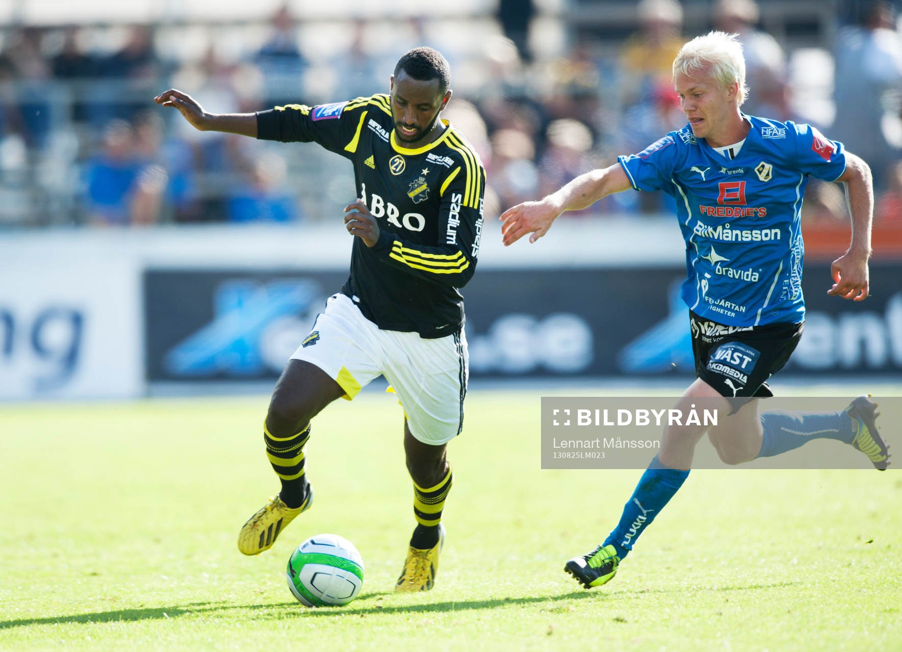 Henok Goitom, AIK, och Kristoffer Trydell, Halmstad,  i