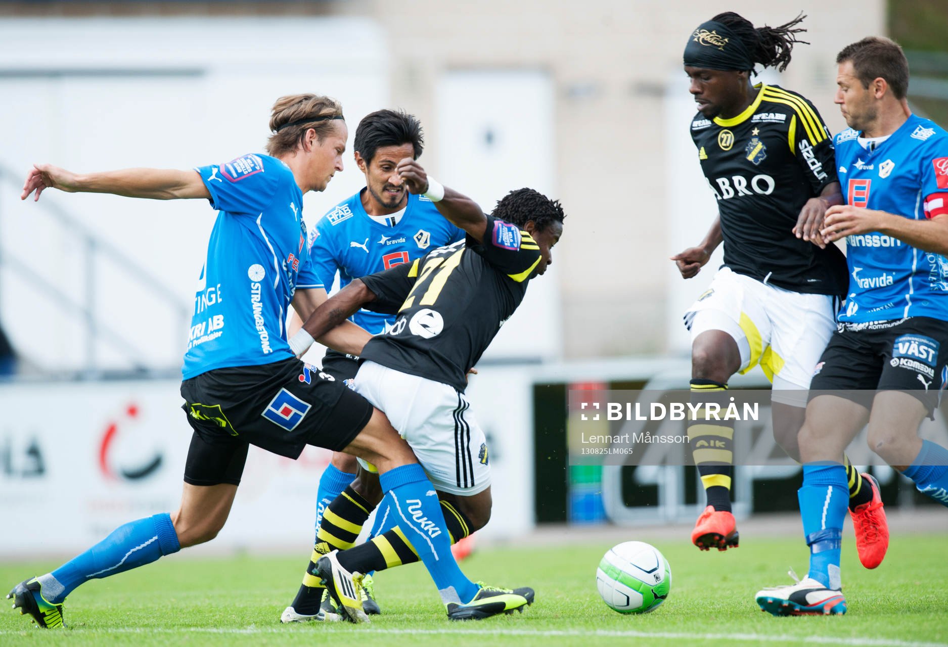 Ibrahim Moro, AIK och Fredrik Liverstam, Halmstad, i