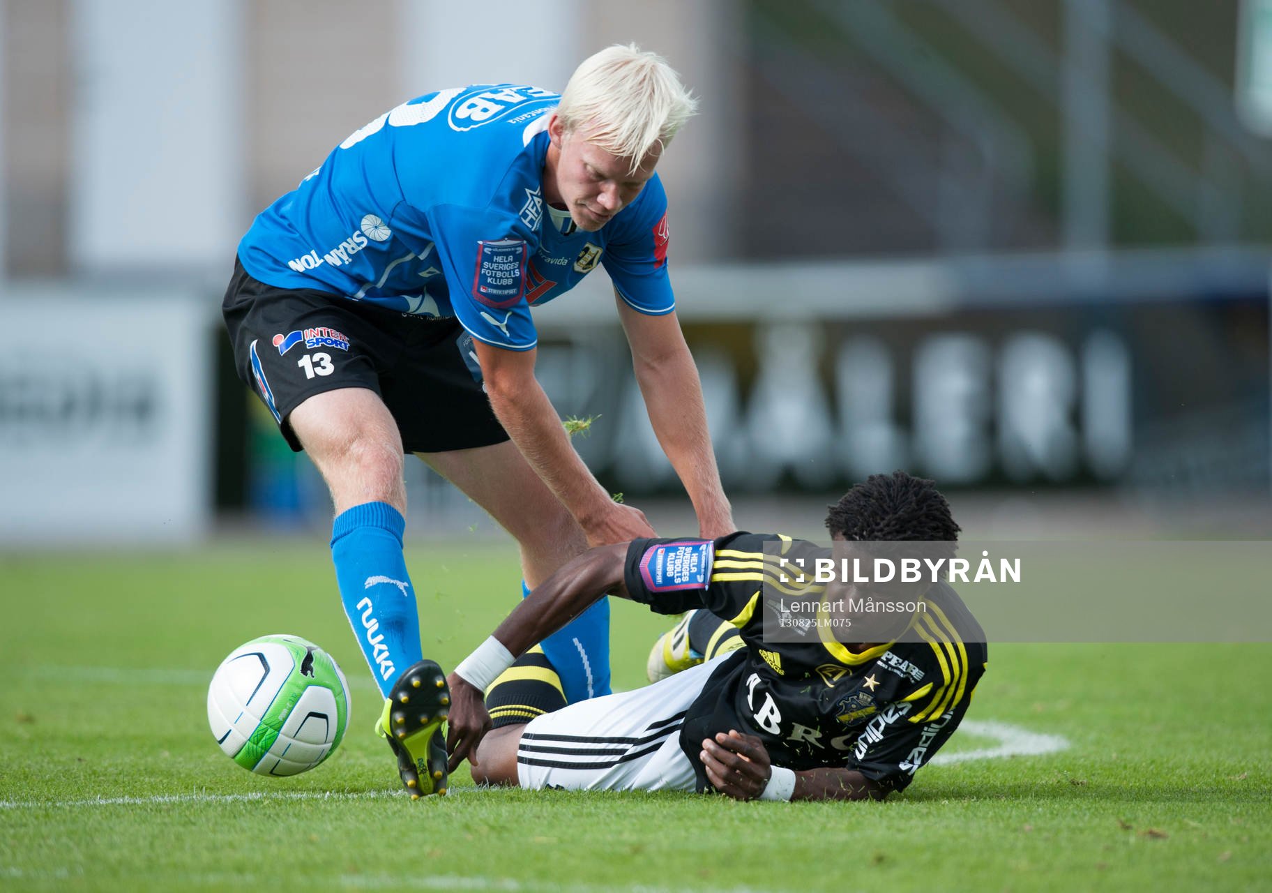 Kristoffer Thydell, Halmstad och Kennedy Igboananike, AIK, i