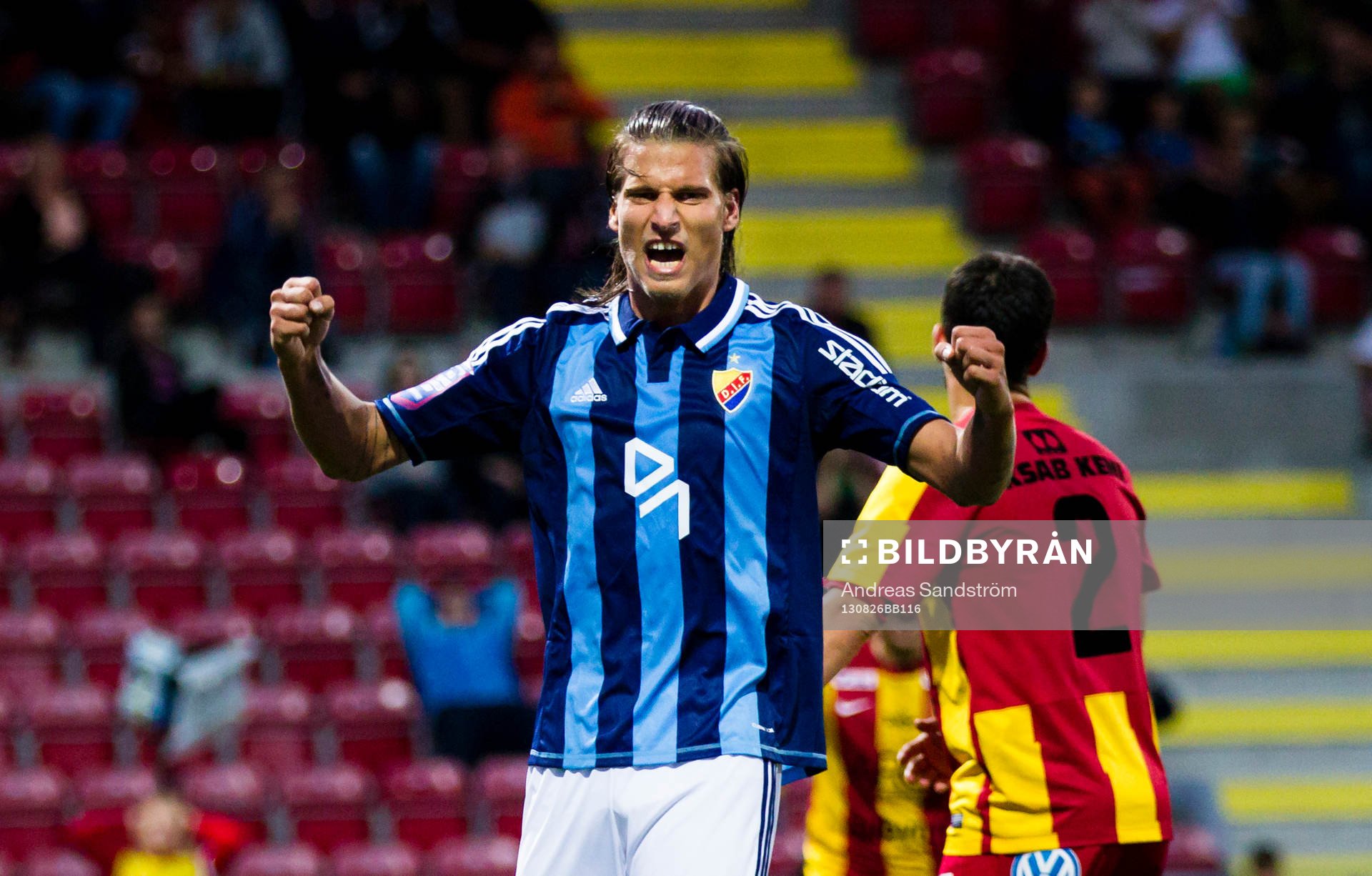 Djurgårdens Aleksandar Prijovic reagerar på en missad