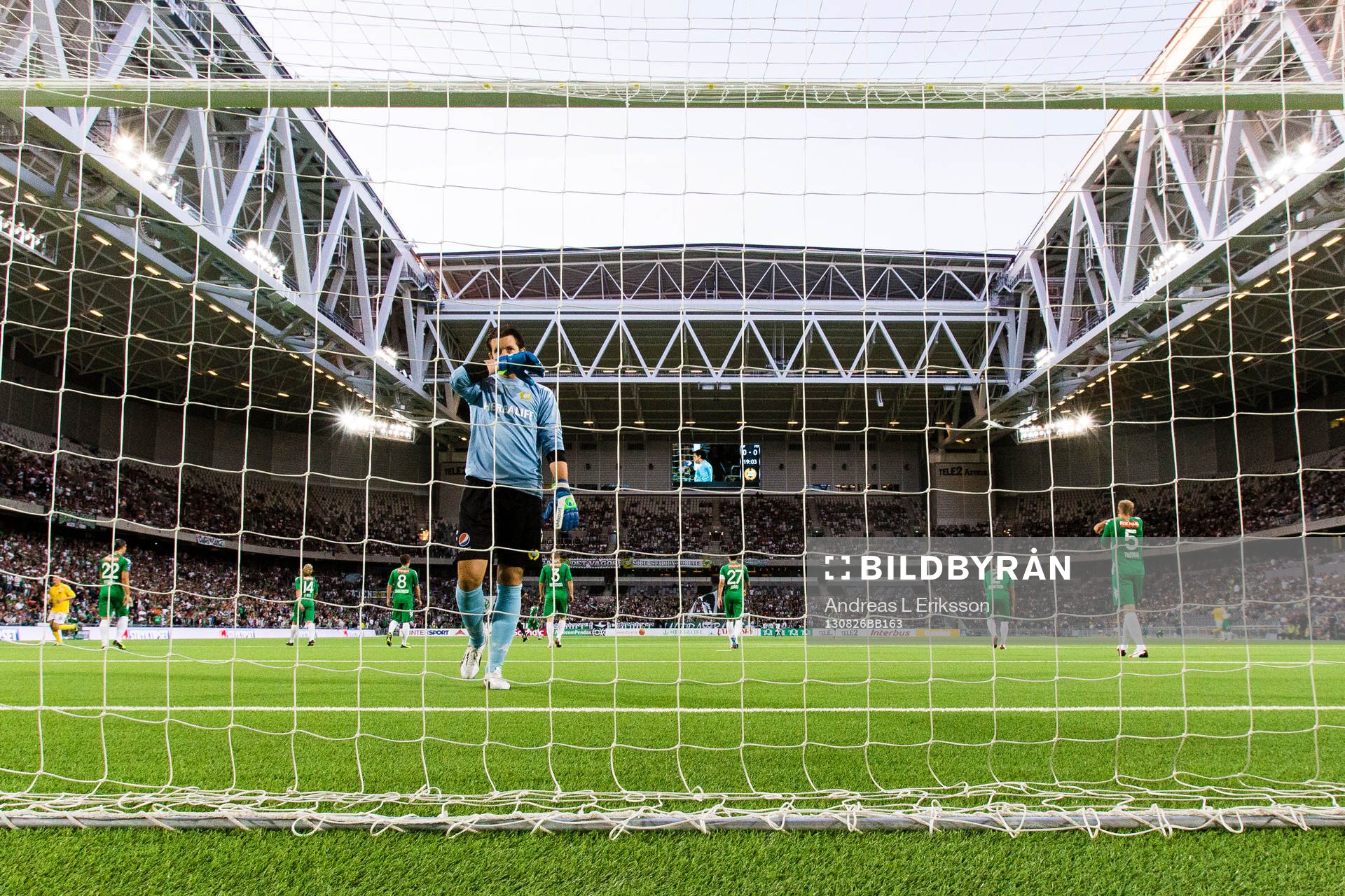 Hammarbys målvakt Johannes Hopf deppar