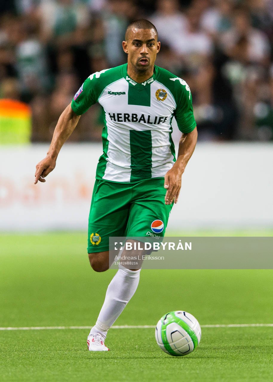 Hammarbys Billy Berntsson med bollen