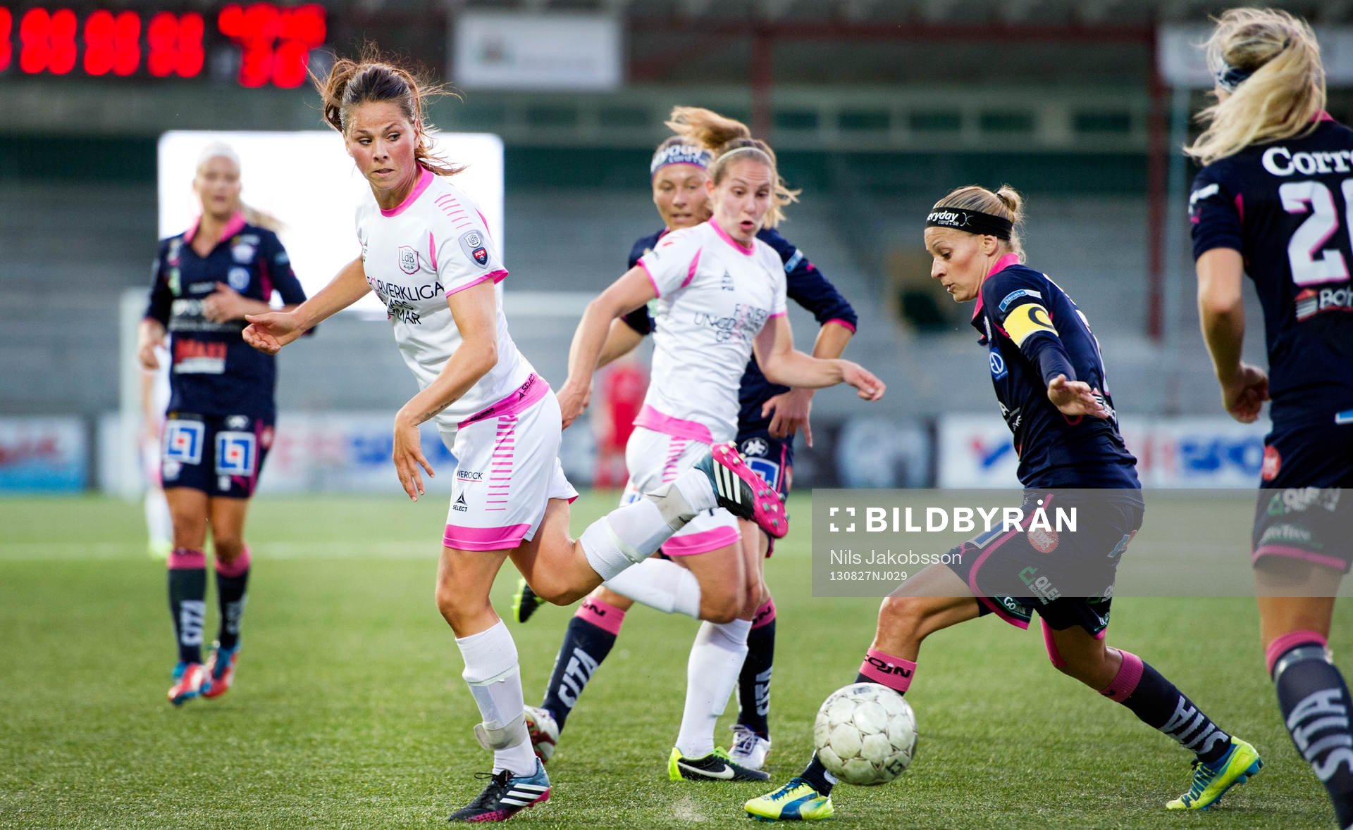 LdB FC Malmös Sara Björk Gunnarsdottir klackar bollen