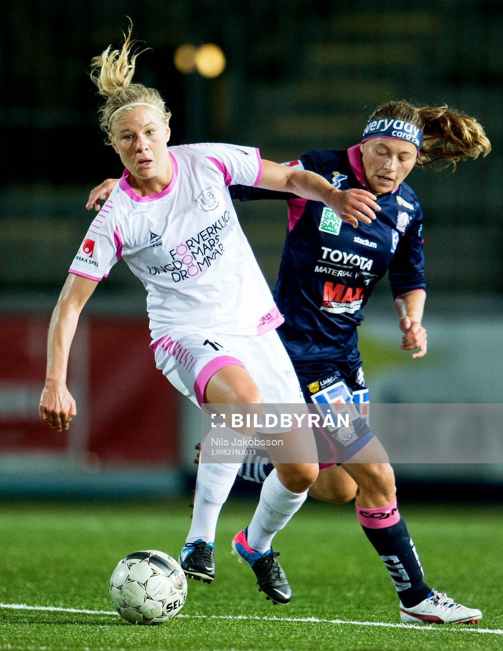 LdB FC Malmös Katrin Schmidt och Linköpings Mariann